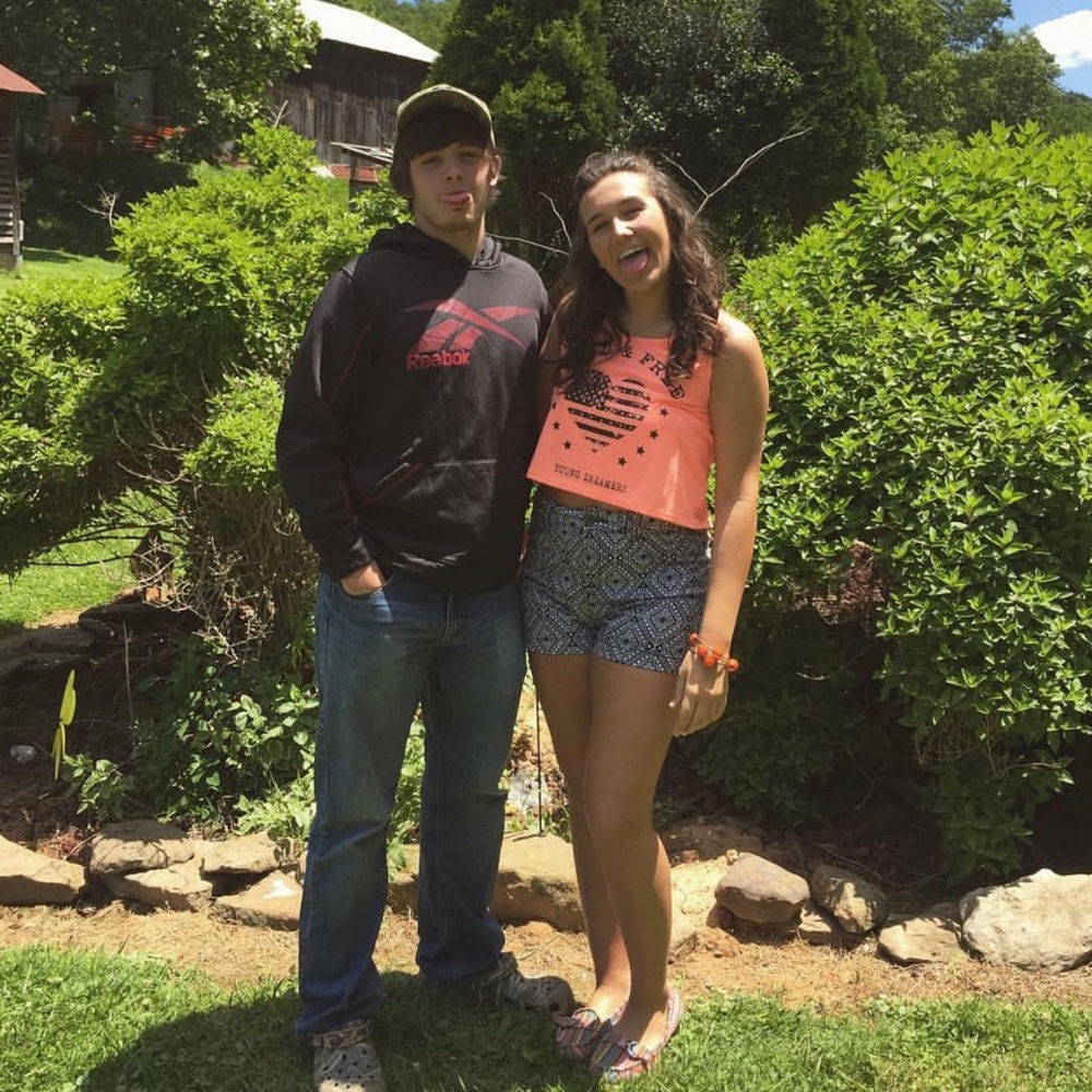 💥PENDING💥Super cute tank with open three bows